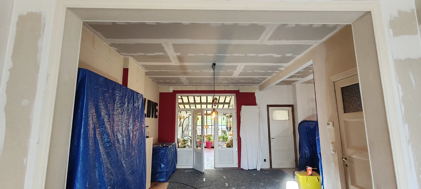 Faux plafond en cours de réalisation